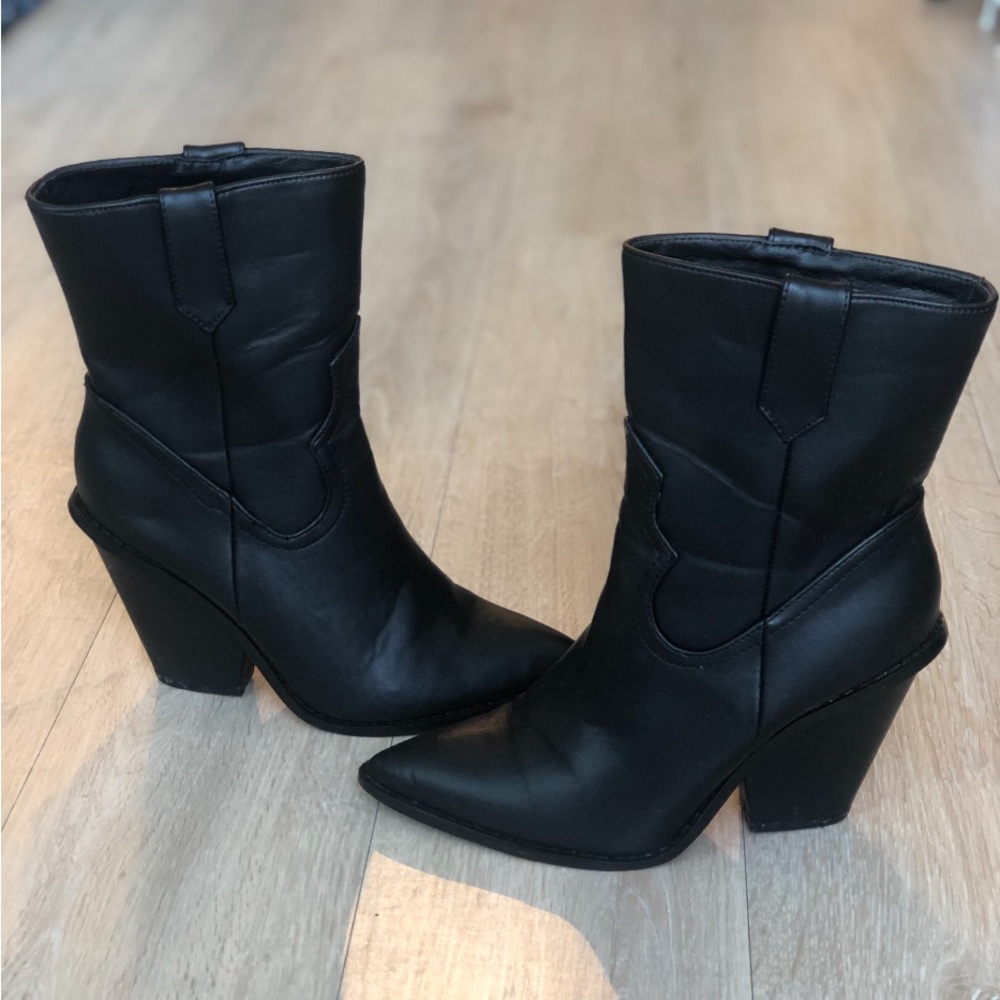 BLACK BOOTIES